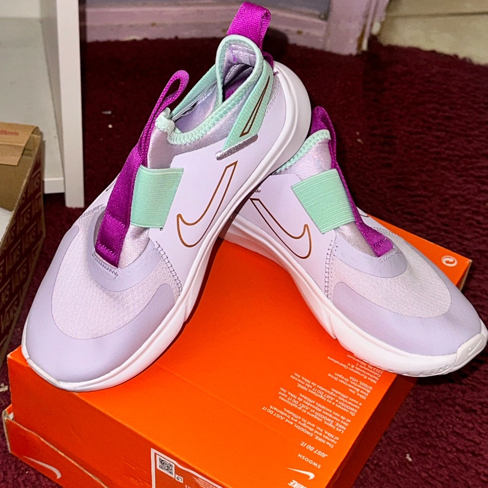 Girls nike flex plus 2y